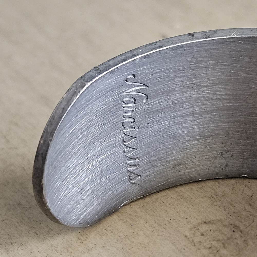 Vintage Wide Cuff Floral Engraved Bracelet Signed Narcissus 900-12 Kirk Pewter - Picture 5 of 10